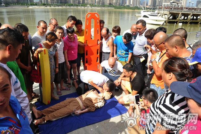福州2000名“泳士”驻两江沿海救人　将持证上岗