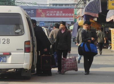 福州西客站:"黑车"拉客