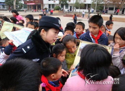 邵武市越王小学举办铁路安全图片展