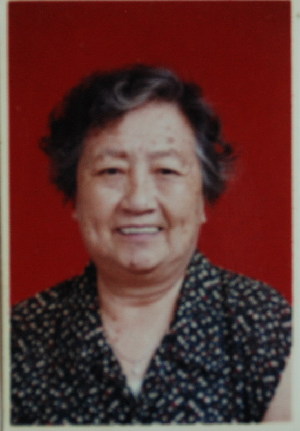 郭萍瑜,女, 1931年6月出生,福建省龙岩市新罗区人,新罗区苏溪幼儿园
