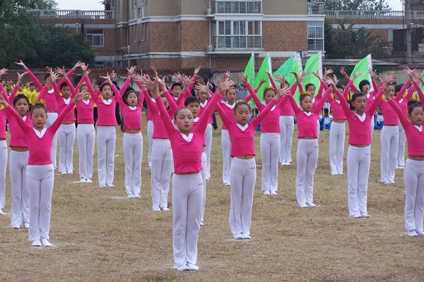 蚌埠举办小学生广播操比赛花儿朵朵展风采