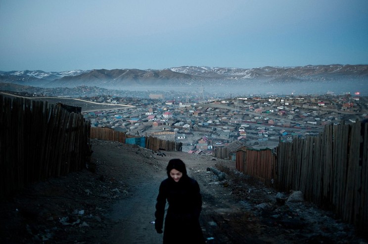 蒙古国牧民寒冬下艰难生活