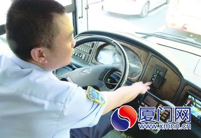 自动挡公交车虽然贵一些,但可降低驾驶员劳动强度,提高乘客舒适度.