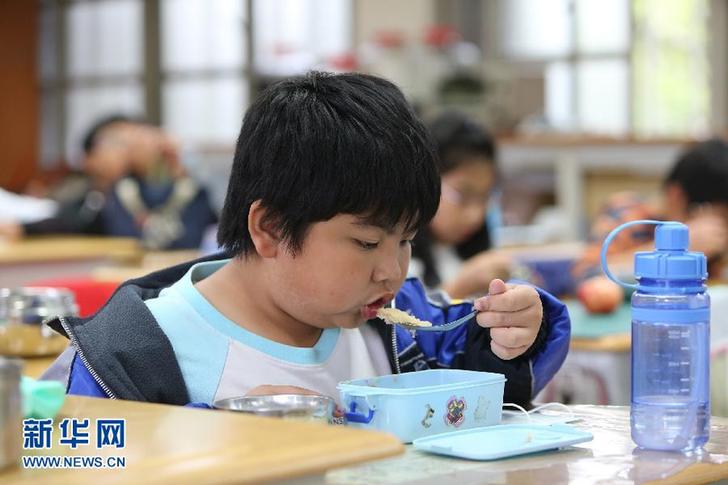 （图文互动）（1）台北体验学生“营养午餐”：监管严格 美味与健康兼顾 