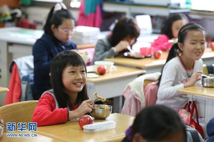 （图文互动）（3）台北体验学生“营养午餐”：监管严格 美味与健康兼顾 