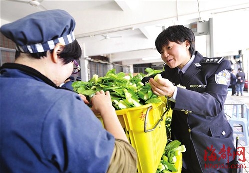 女狱警的多面人生