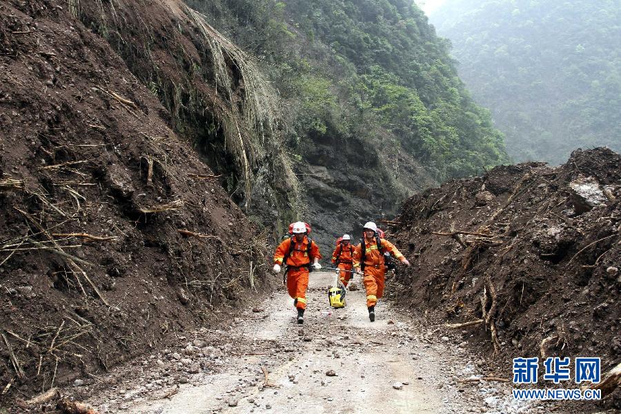 #（芦山地震）（13）与生命赛跑的“黄金72小时”