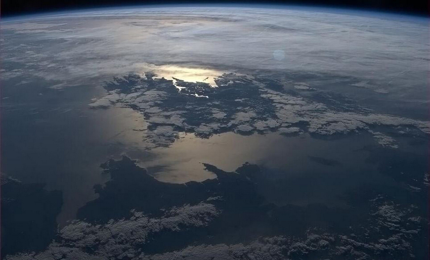 加拿大宇航员空间站上拍壮美地球