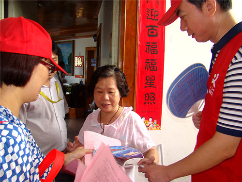 城市义工与居民共同缔造“美丽社区”