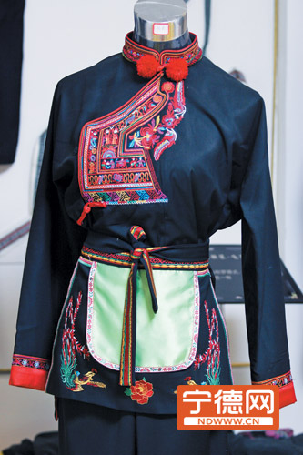 畲族服饰:在传统与现代中典雅绽放