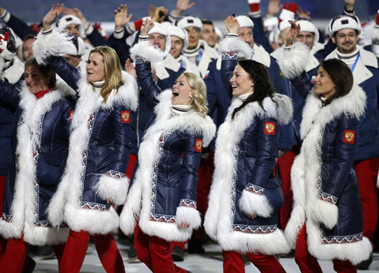 冬奥会开幕式各国运动员上演“服装秀”（组图）