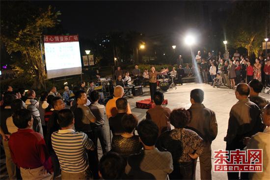 东南网热心网友创作《醉美福州》 温泉公园激情广场传唱