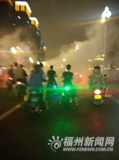 榕城深夜出现两轮飙车族　车手逾千人多为中学生