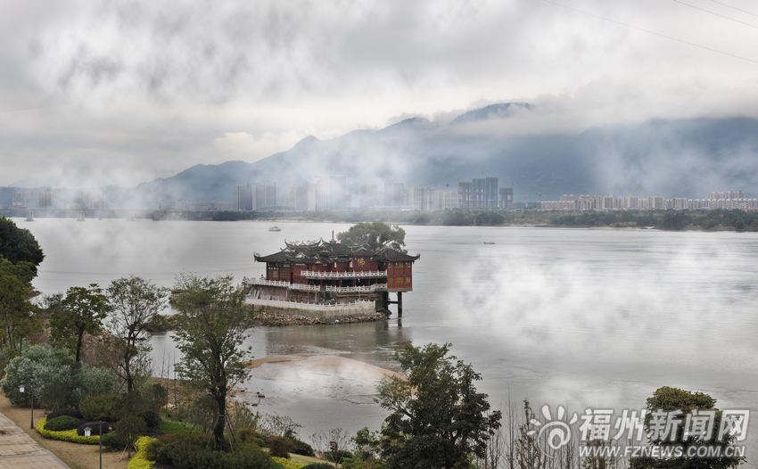 榕城迎“大雪”节气　雨后闽江现浓雾风景别样美