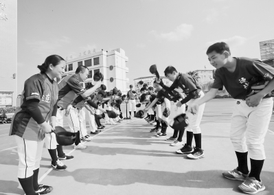 连城42所中小学开设棒球课 当山里娃恋上棒球