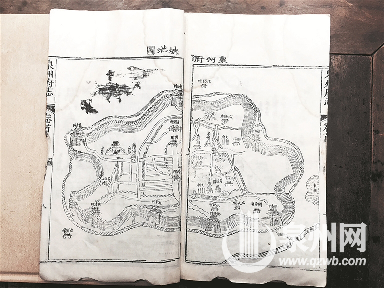 清朝手绘泉州府城池图：古城形似“鲤鱼吐珠”