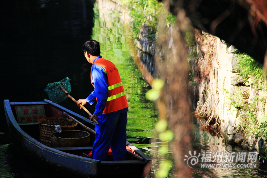 本网记者水上实拍安泰河：红纱笼灯过斜桥，小家碧玉安泰河