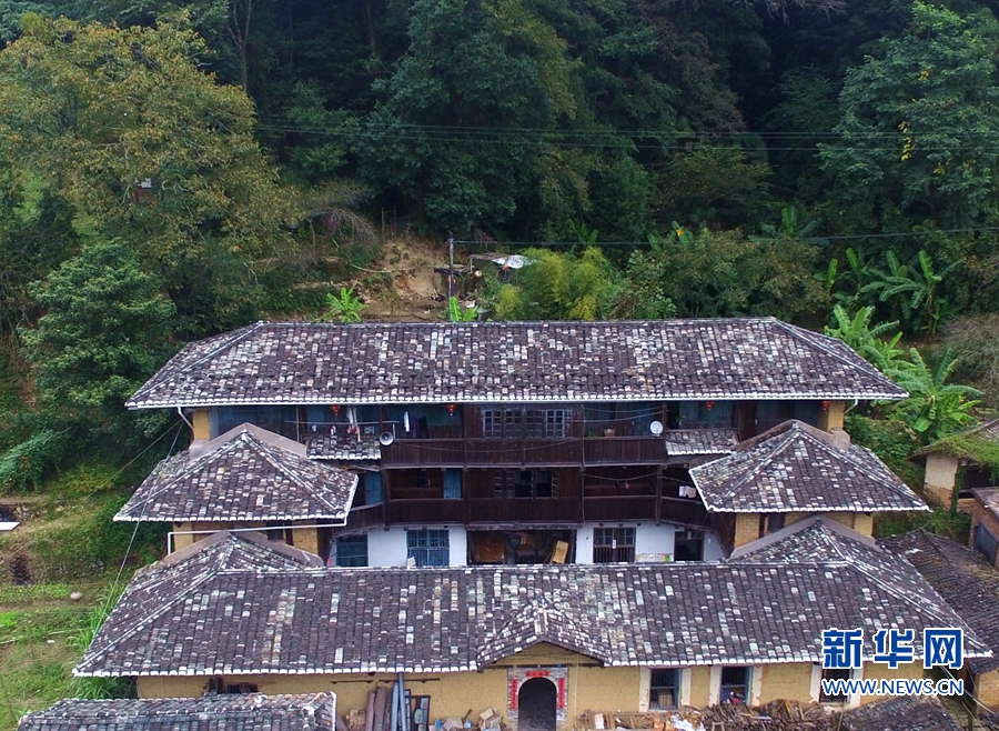 航拍福建塔下村：土楼群落　太极水乡