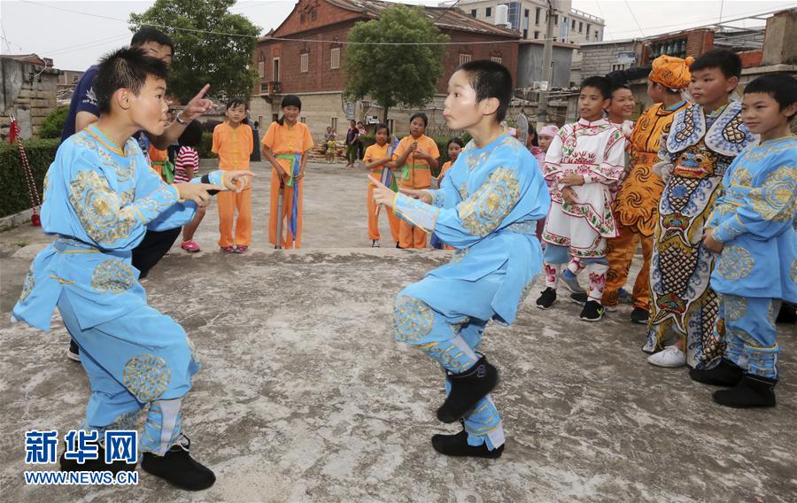 福建泉州：乡村孩子的高甲梦