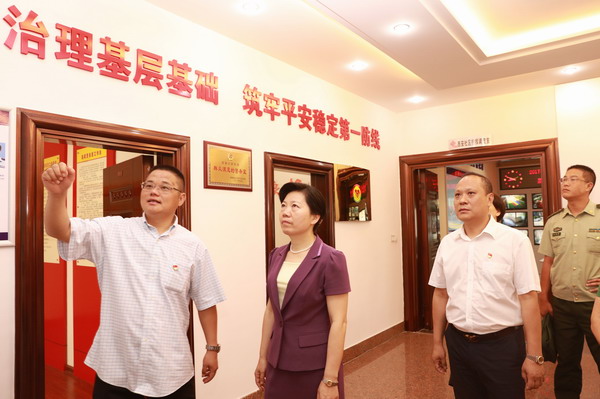 统战部部长邓菊芳察看西安社区创城和综治工作