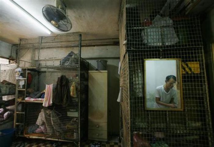 香港笼屋:繁华光鲜背后的另一面