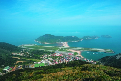 ⑤登高远眺,马祖北竿岛一览无余,岛中部的机场能起降中小型飞机